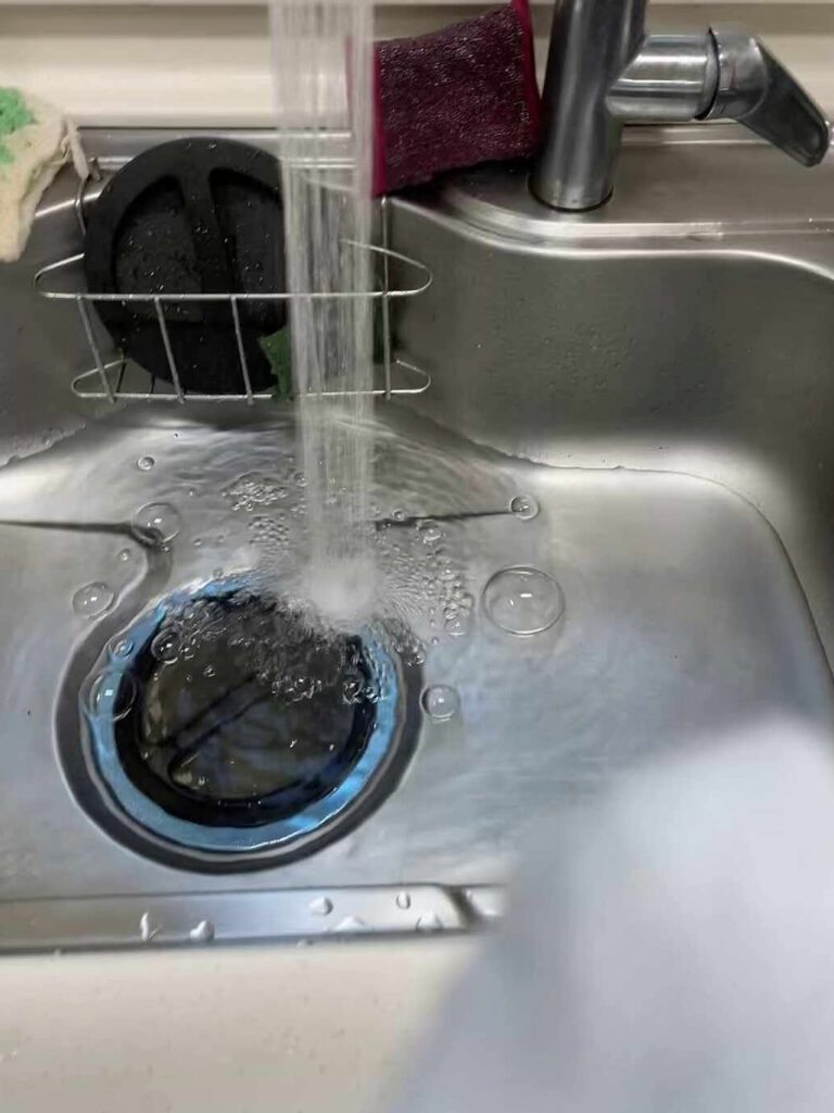 화성시 싱크대막힘 물이 고이고 역류할 때 어떻게 뚫나요?